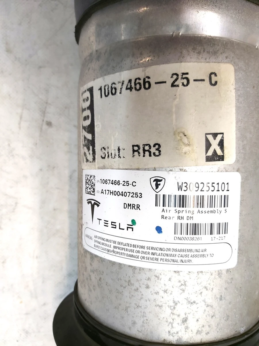 1 Модуль пневмо задній правий AWD з пошкодженим сайлентблоком та пильником Tesla model S REST 1067466-25-C