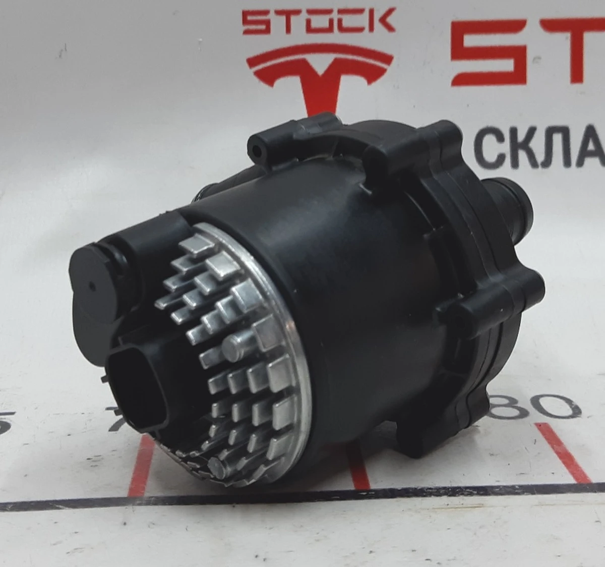 2 Coolant pump AWD Tesla model S REST 1067473-00-H