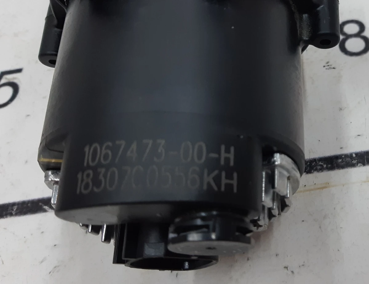 2 Coolant pump AWD Tesla model S REST 1067473-00-H