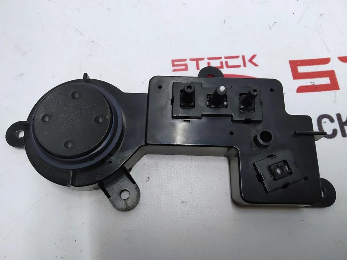 1 Блок регулировки положения пассажирского сиденья с повреждением Tesla model S REST, Tesla model X 1067689-00-D