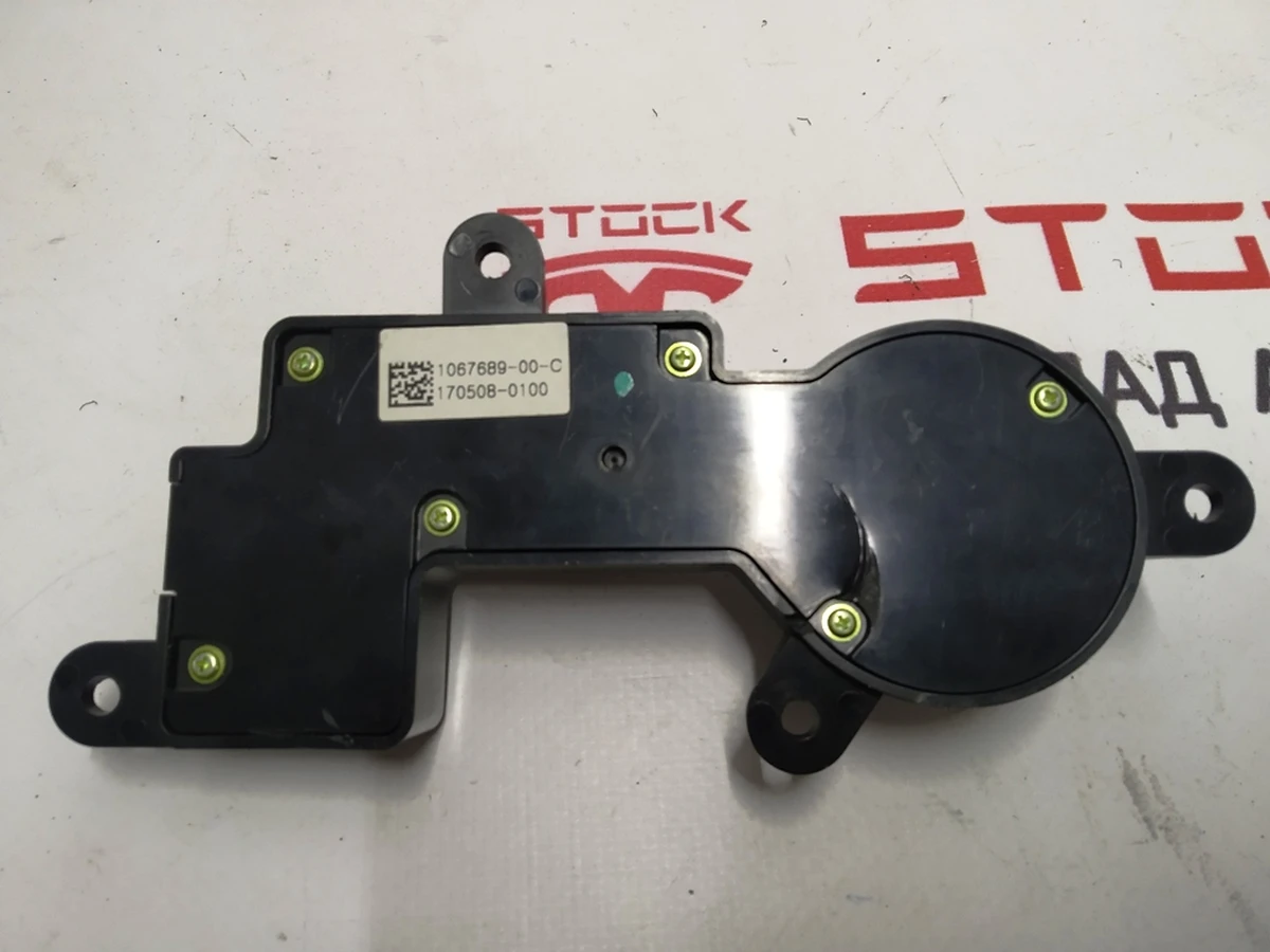 1 Блок регулировки положения пассажирского сиденья с повреждением Tesla model S REST, Tesla model X 1067689-00-D