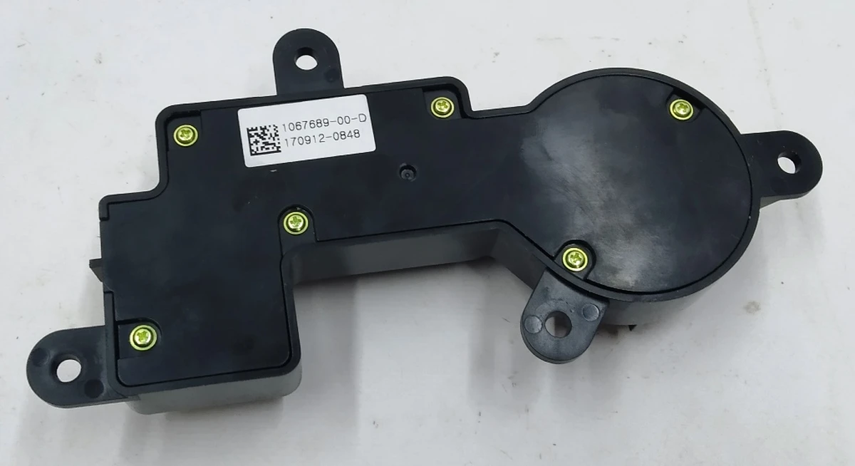 1 Блок регулировки положения пассажирского сиденья Tesla model S REST, model X 1067689-00-D