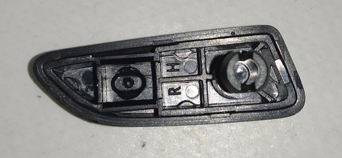 2 Кнопка регулювання положення спинки пасажирського сидіння (графіт) Tesla model S REST, model X 1067692-00-B