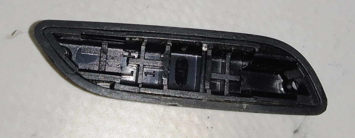 3 Кнопка регулювання положення нижньої частини водійського сидіння (графіт) Tesla model S REST, model X 1067693-00-B