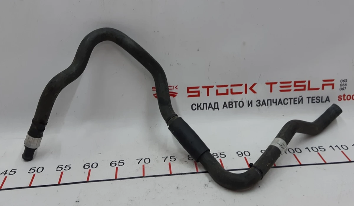 38 Hose valve 3-way-4-way Tesla model S REST 1067864-00-B