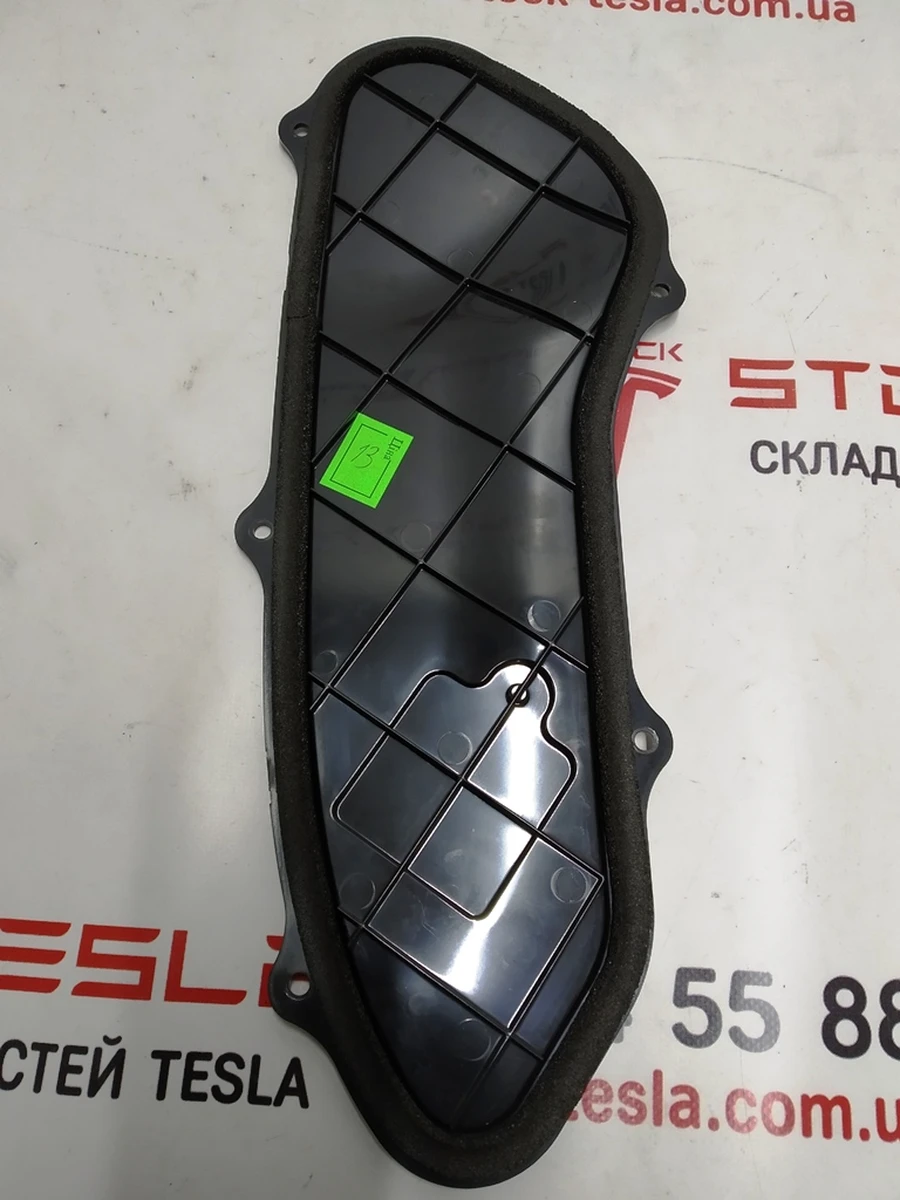 1 Накладка внутренняя двери задней правой (пластик) Tesla model S REST 1067943-00-A