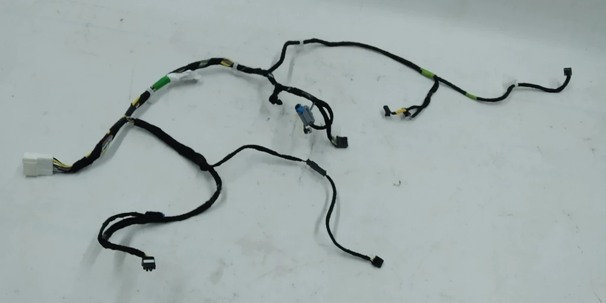 2 Електропроводка центральної консолі PREMIUM у зборі Tesla model 3 1067956-02-D