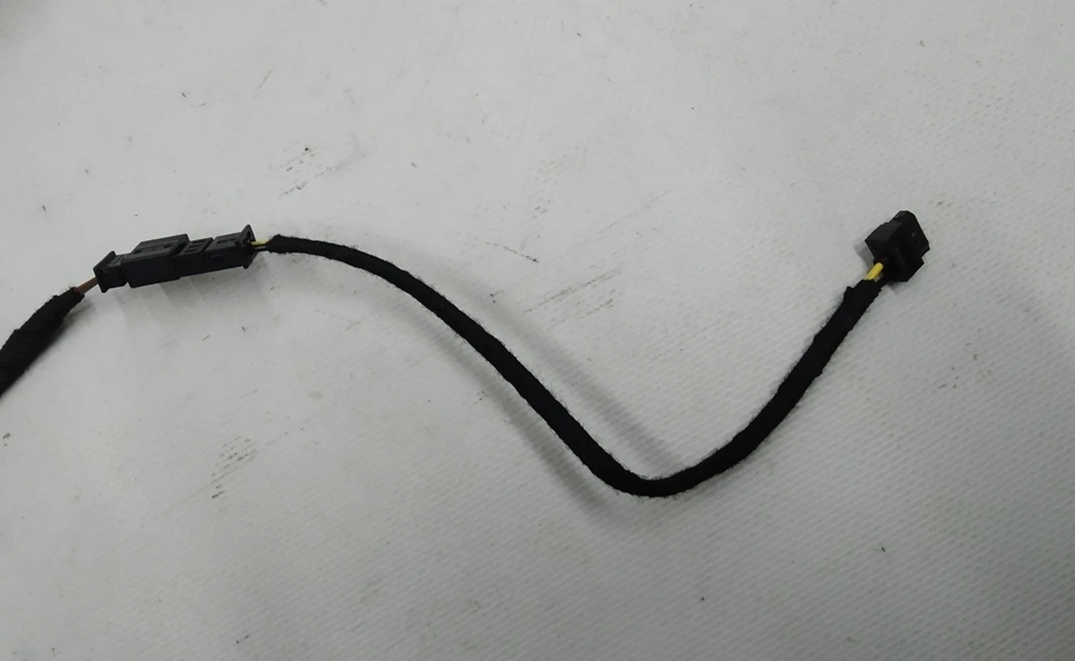 2 Електропроводка центральної консолі PREMIUM у зборі Tesla model 3 1067956-02-D