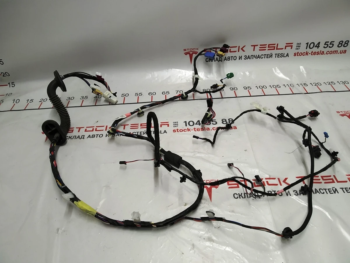 1 Електропроводка двері передньої лівої Tesla model 3 1067957-00-F
