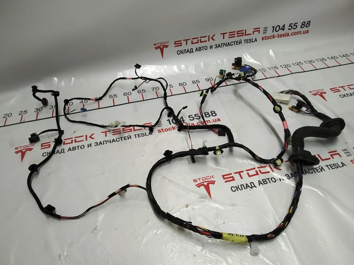 1 Електропроводка двері передньої лівої Tesla model 3 1067957-00-F