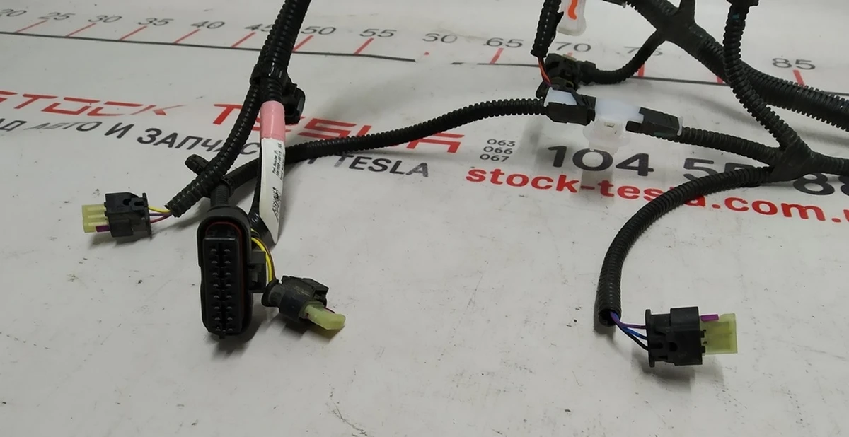 1 Assembly, Harness , Front Fascia, M3,Prem, Fascia Lamps 2.5AP Tesla Model 3 1067958-00-E