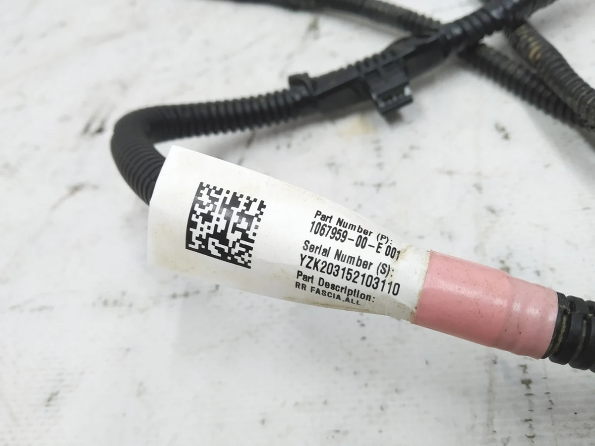 2 Електропроводка бампера заднього (6 парктроніків) Tesla model 3 1067959-00-E