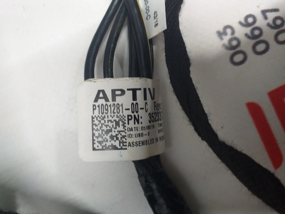 1 Електропроводка інструментальної панелі (торпедо) RWD зі слідами окиснення Tesla model 3 1067960-00-F