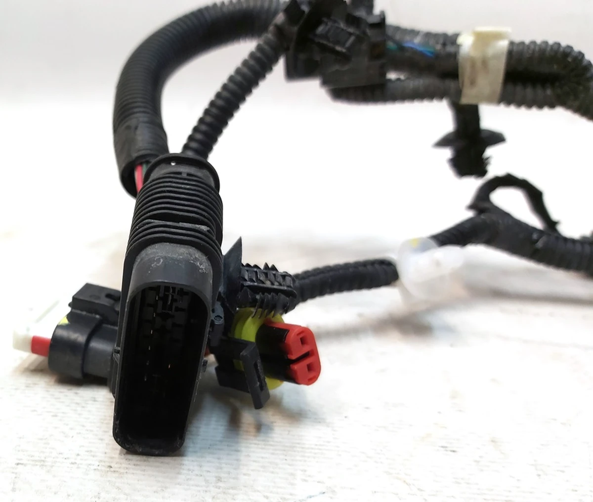 6 ASY,HARN,FEM with traces of oxidation Tesla model 3 1067961-00-E