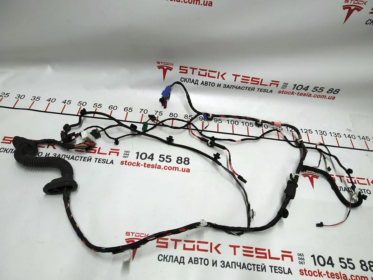 1 Электропроводка двери передней правой Tesla model 3 1067963-00-E