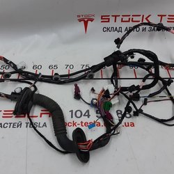 1 Електропроводка дверей передньої правої без фіксатора гофри Tesla model 3 1067963-00-E