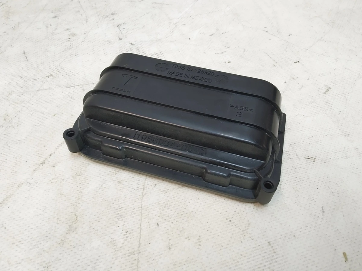 21 AIR EXT SHROUD Tesla Model X 1068034-00-C