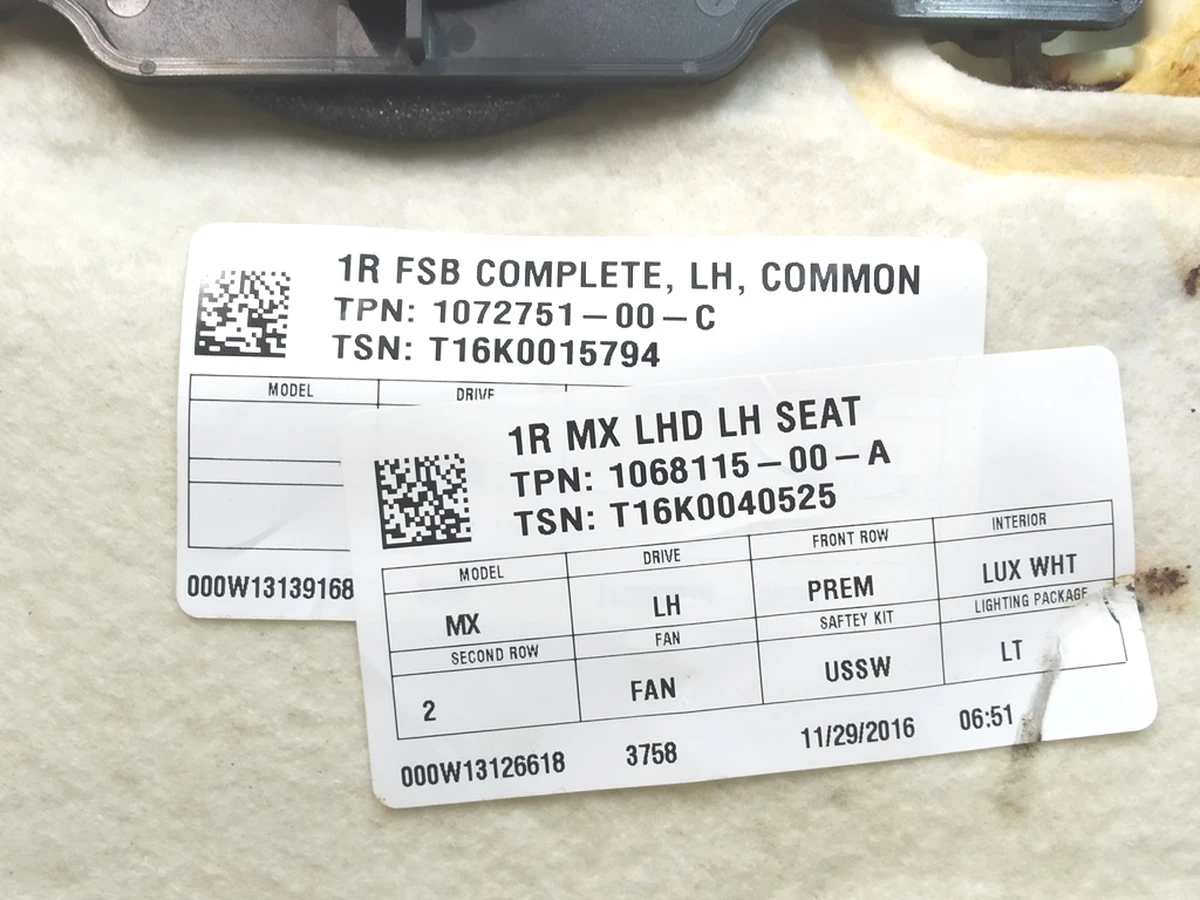 1 NORTH AMERICA - 1ST row seat assembly - left hand drive - LEFT HAND - LUXURY - WHITE (oxidation) Tesla Model S REST, Model X 1074785-04-E