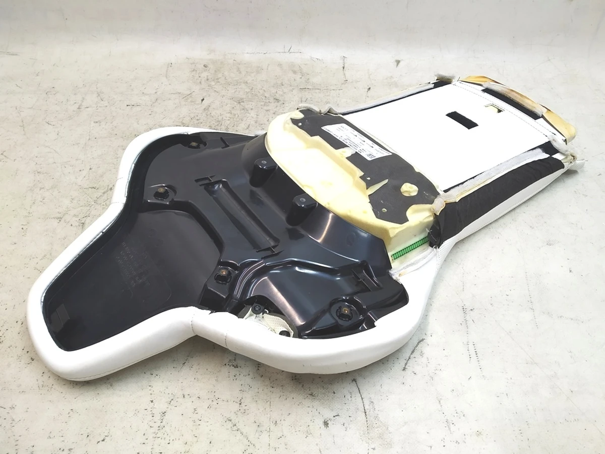 10 Спинка сидіння 2-го ряду LUX ULTRA WHITE з пінним наповненням ліва 1068126 Tesla Model X 1076089