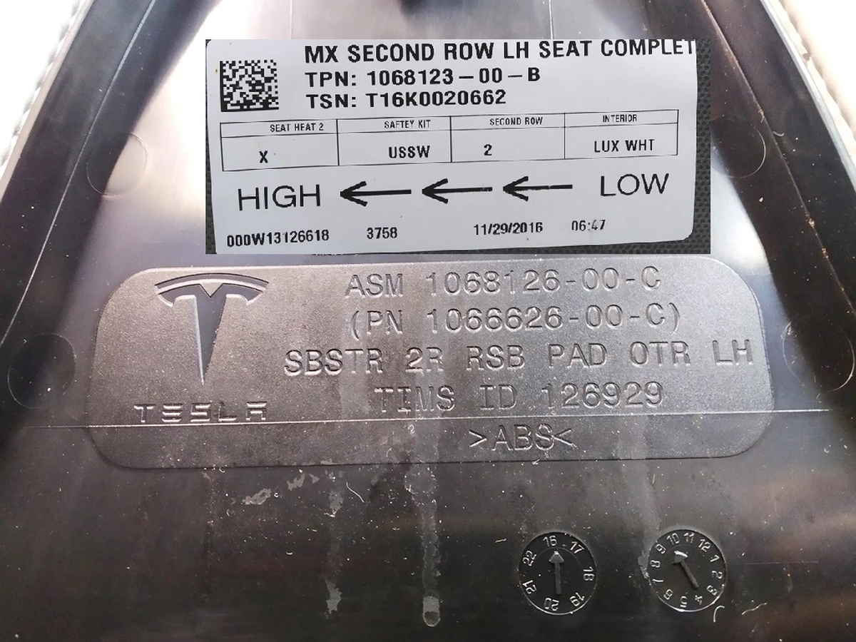 10 Спинка сидіння 2-го ряду LUX ULTRA WHITE з пінним наповненням ліва 1068126 Tesla Model X 1076089