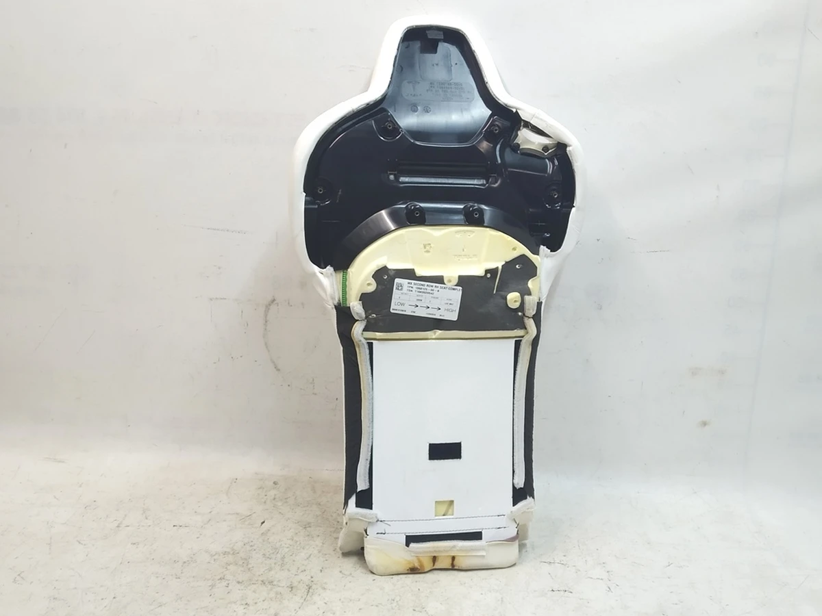 10 Спинка сидіння 2-го ряду LUX ULTRA WHITE з пінним наповненням права 1068126 Tesla Model X 1076089