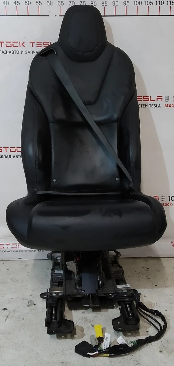 2 Сидіння 2-го ряду праве PUR BLK з хутром. передв. у зборі (без подушки безпеки) Tesla model X 3123608-02-A
