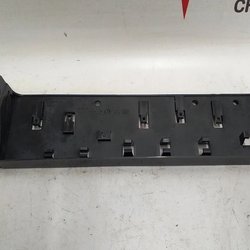 8 Кронштейн роз'єму електропроводки 3 ряди сидінь правий Tesla model X 1068160-00-A