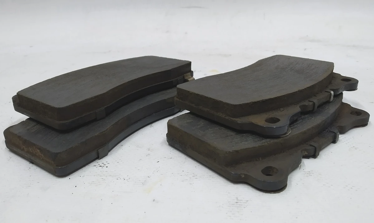 7 Колодки передні гальмові (комплект 4 штуки, залишок 8-9мм) Tesla model X 1068330-00-B