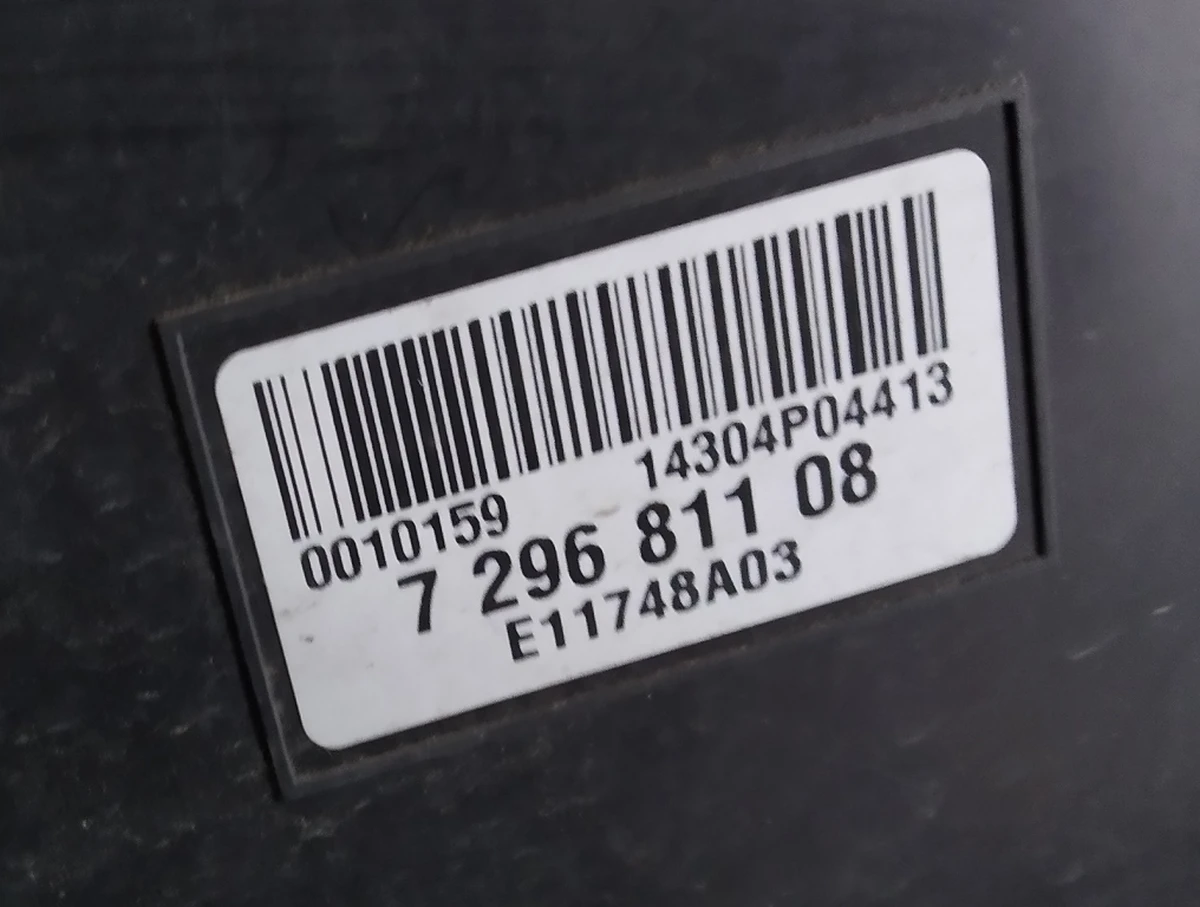 7 Колодки передні гальмові (комплект 4 штуки, залишок 8-9мм) Tesla model X 1068330-00-B