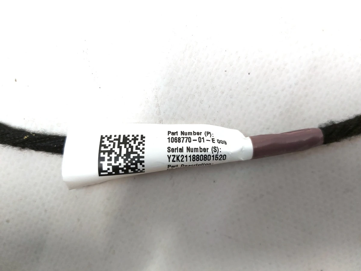 1 Электропроводка полки багажного отсека верхней Tesla model 3 1068770-00-E
