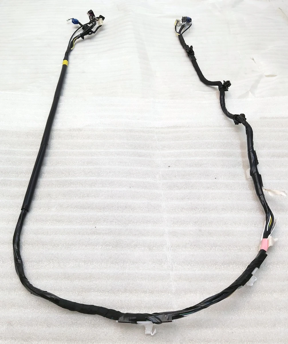 1 Электропроводка камеры и GPS модуля лобового стекла со следами окисления Tesla model 3 1068787-00-E