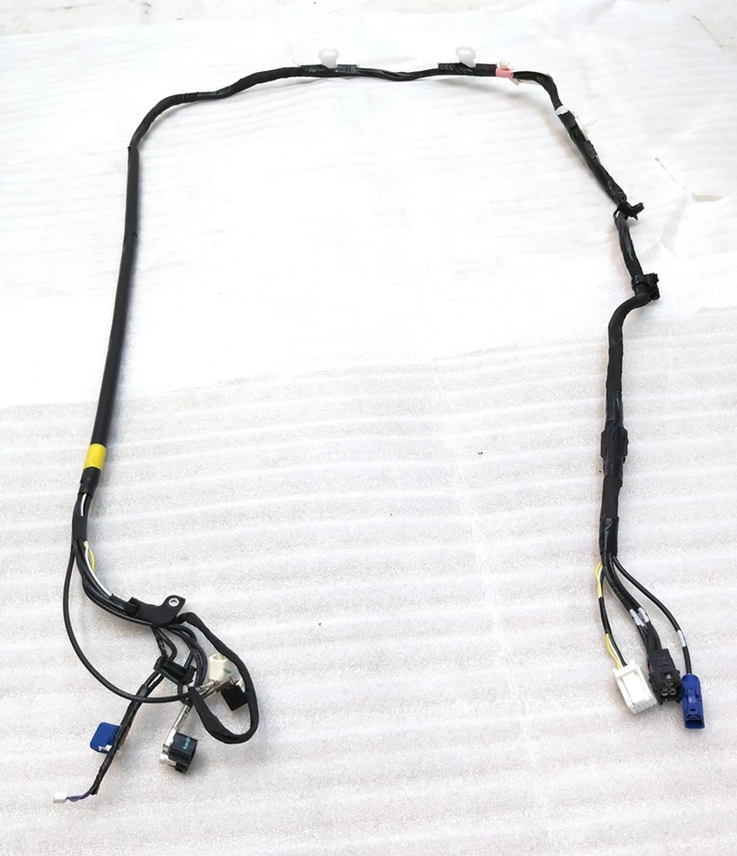 1 Электропроводка камеры и GPS модуля лобового стекла со следами окисления Tesla model 3 1068787-00-E