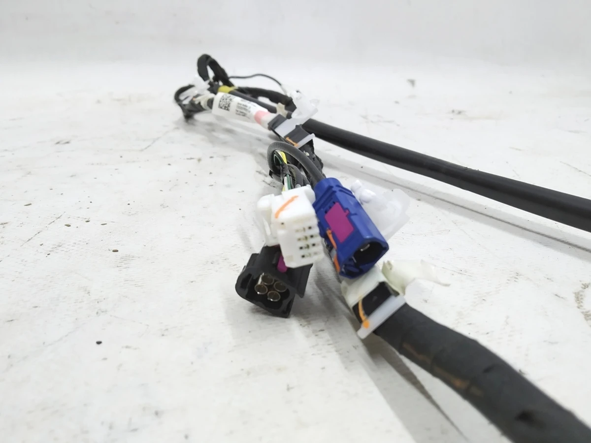 1 Електропроводка камери і GPS модуля лобового скла Tesla model 3 1068787-00-E