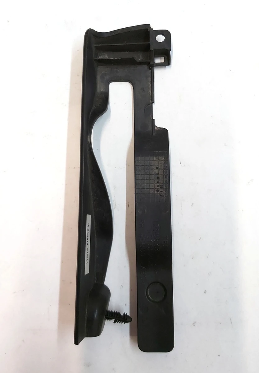 22 Накладка декоративна салазок сидіння водія нижня права задня Tesla Model X 1066633-00-A