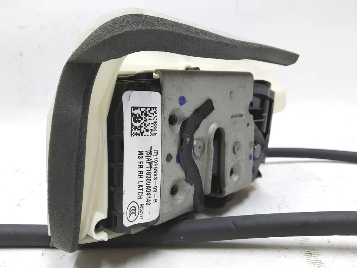 1 M3 FR RH LATCH Tesla model 3 1068963-00-M