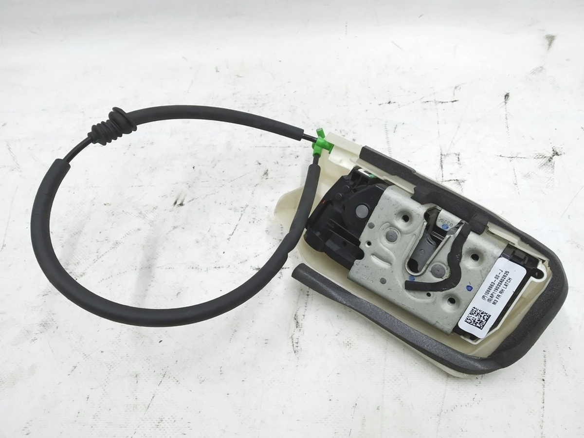 1 Замок дверей передньої правої у зборі Tesla model 3 1068963-00-M