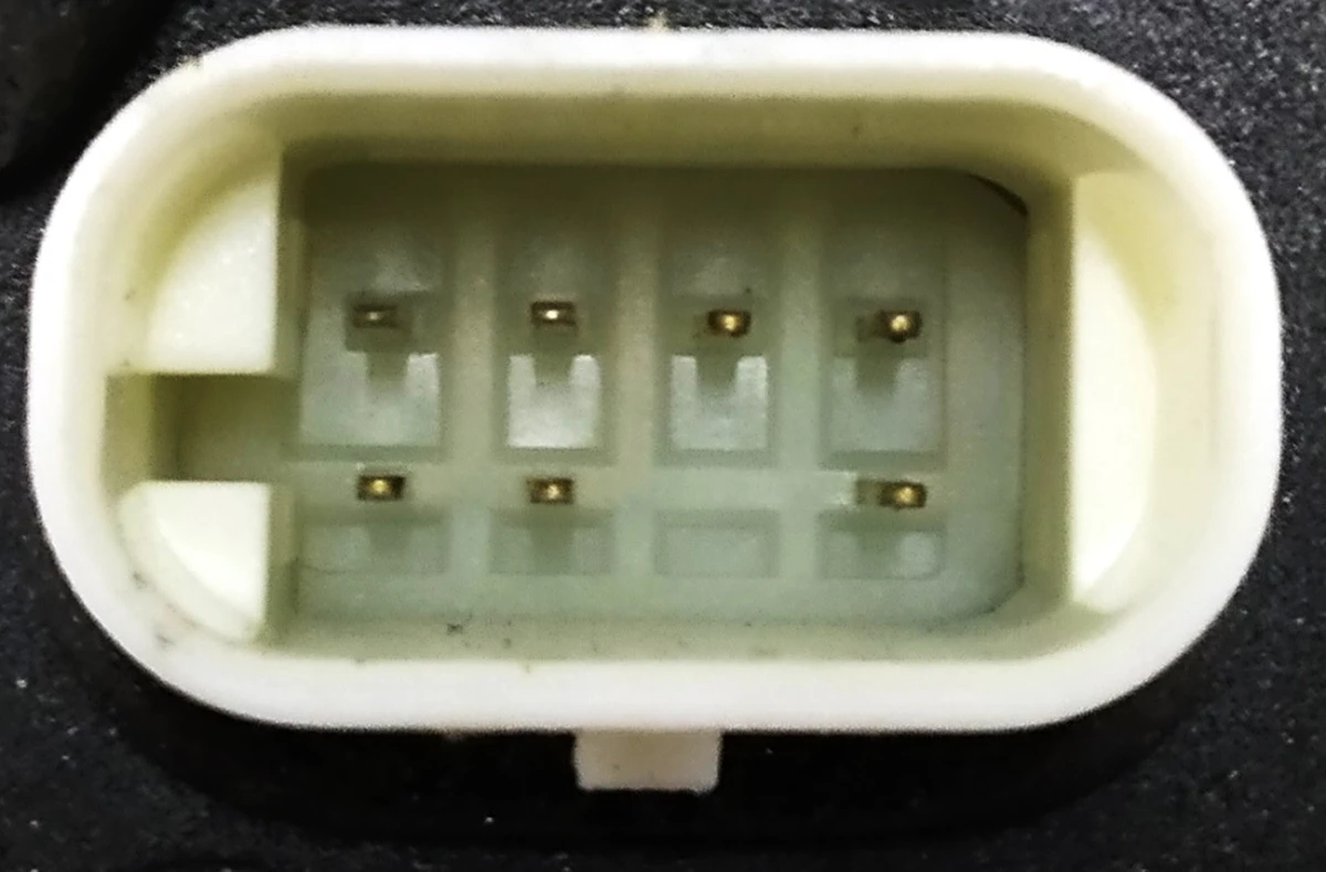 1 Замок дверей передньої правої Tesla model 3 1068963-00-M