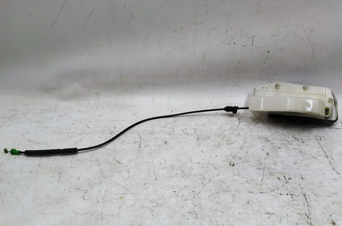 1 Замок дверей передніх правих у зборі Tesla model 3 1068963-00-M