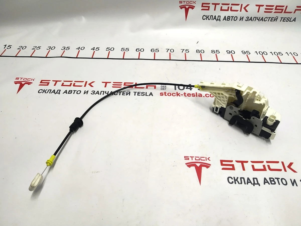 1 Замок дверей задньої правої Tesla model 3 1068969-00-M