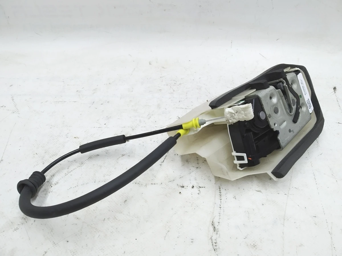 1 Замок дверей задніх правих Tesla model 3 1068969-00-M