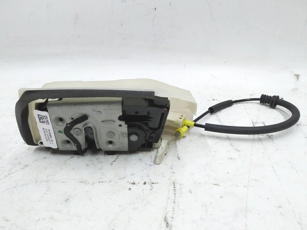 1 Замок дверей задніх правих Tesla model 3 1068969-00-M