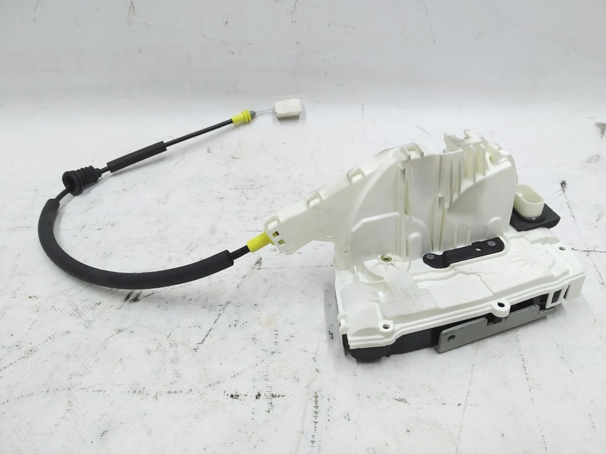 1 Замок двери задней левой Tesla model 3 1068970-00-M