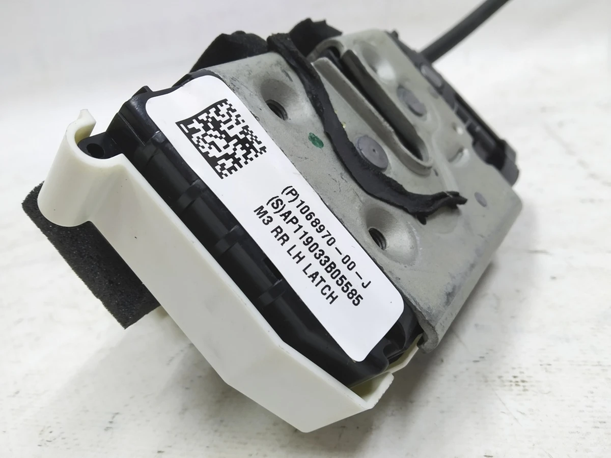 1 Замок двери задней левой Tesla model 3 1068970-00-M