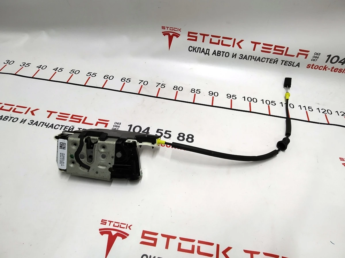 1 Замок двери задней левой Tesla model 3 1068970-00-M