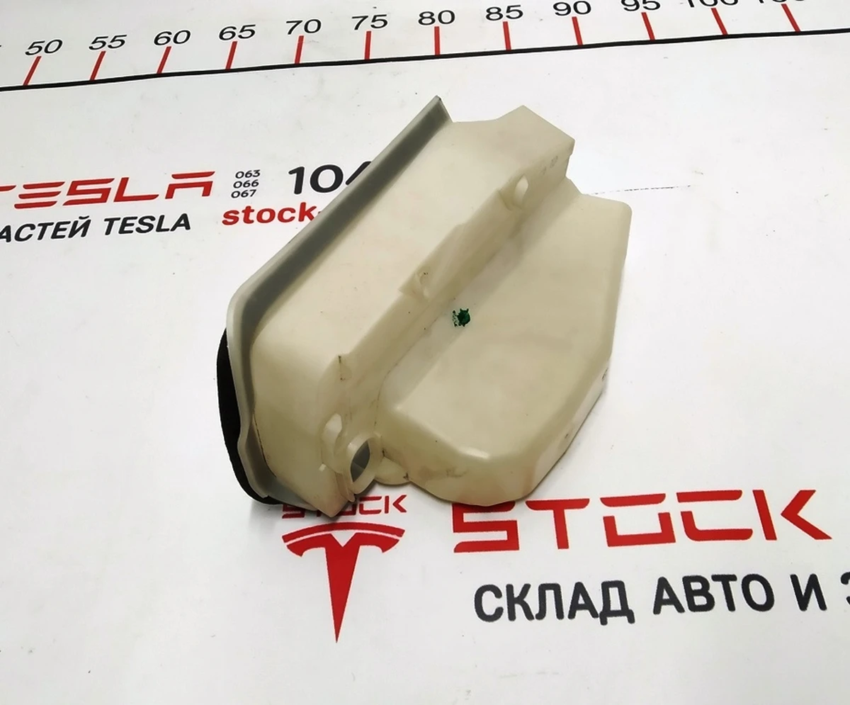 Door lock cover rear left Tesla model 3 1068970-00-M