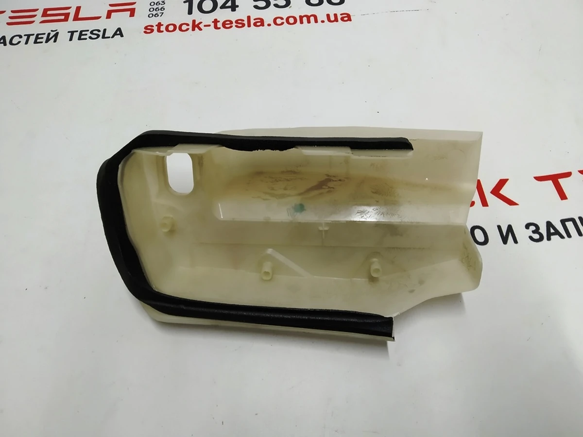 Door lock cover rear left Tesla model 3 1068970-00-M