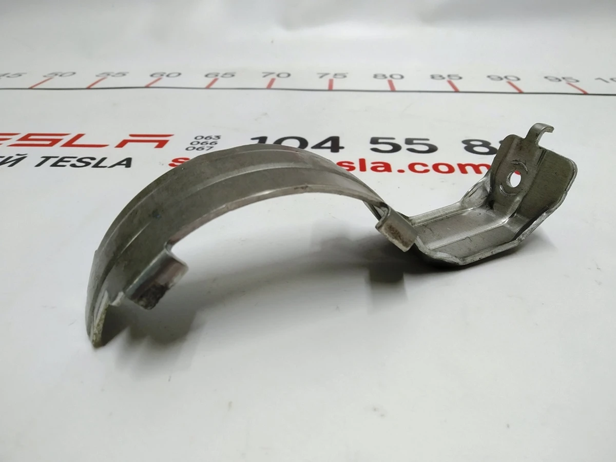 3 Coolant pump bracket Tesla model S REST 1069076-00-B