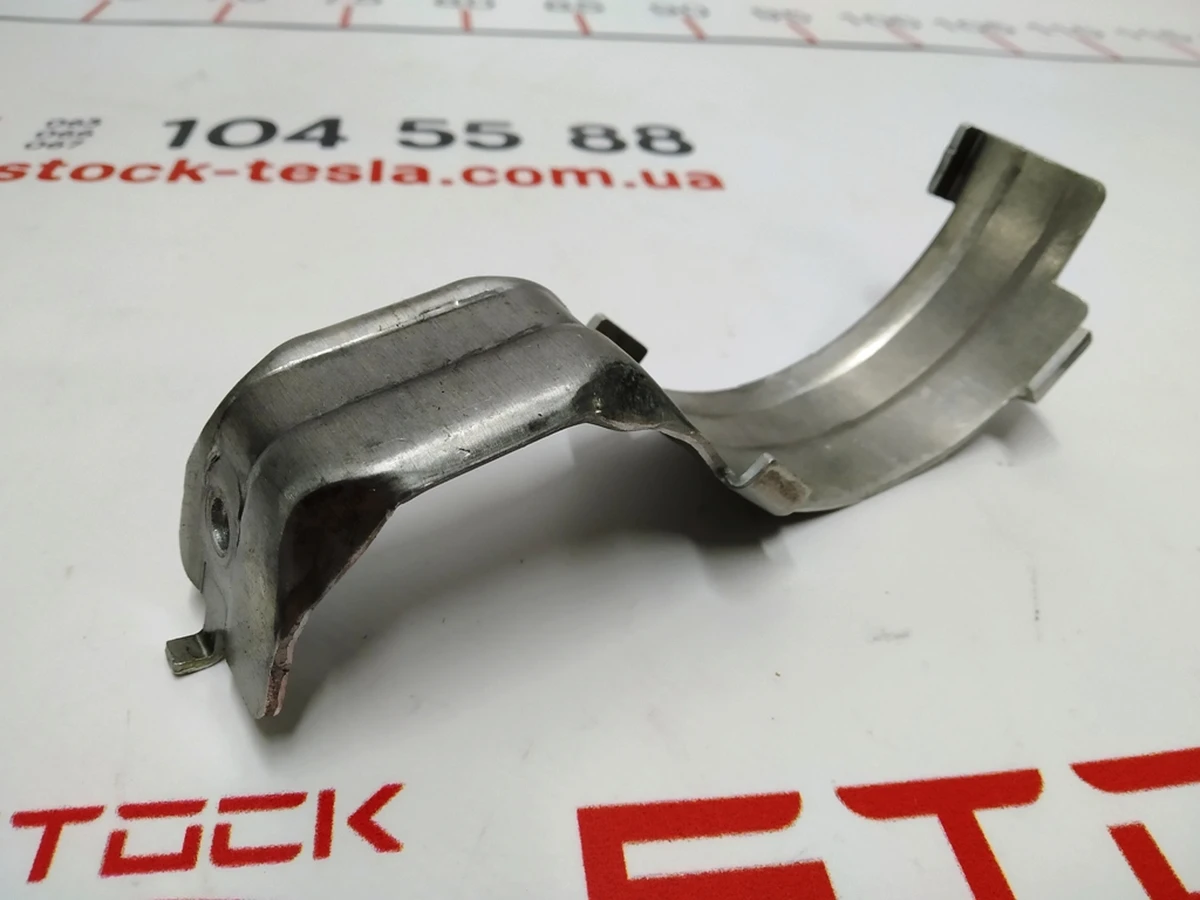 3 Coolant pump bracket Tesla model S REST 1069076-00-B