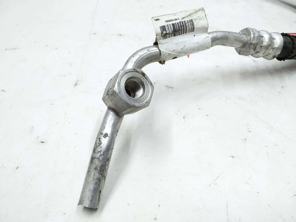 Концевик трубопровода системы кондиционирования Tesla model S REST 1069093-00-C