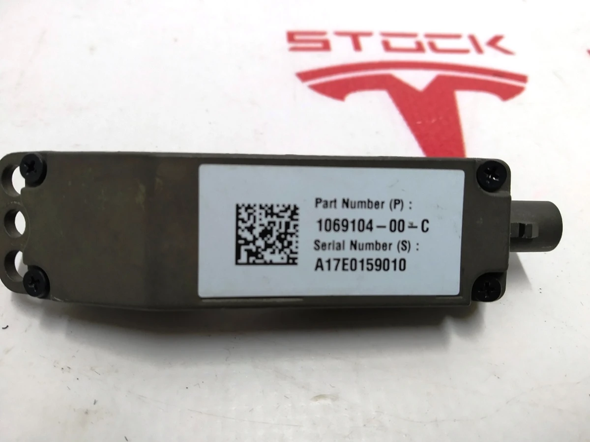 7 Камера стійки-B зовнішня Tesla Model S REST, Model X 1069104-00-C